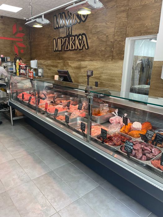 Щандова витрина за месо ,колбаси,сирена с прави стъкла