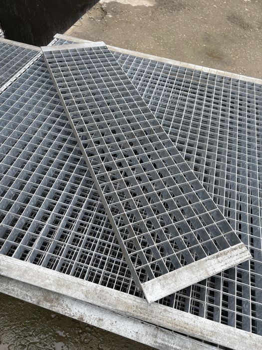Trepte zincate galvanizate