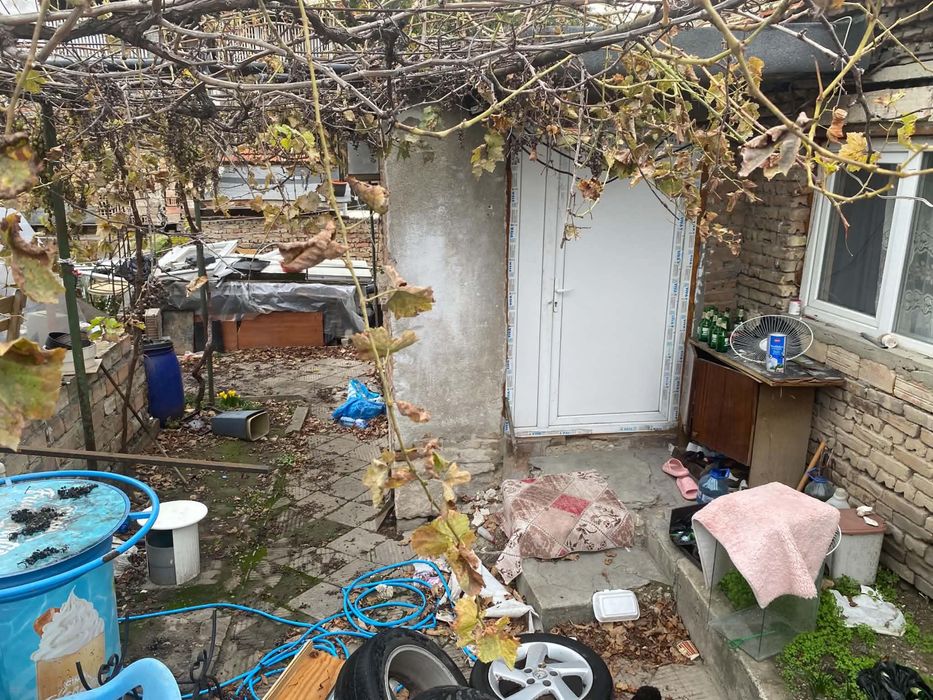 Къща с двор в гр. Варна– под Мол Варна