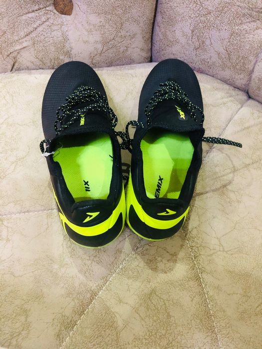 Футбольные бутсы, 40 размер, привезены из россий