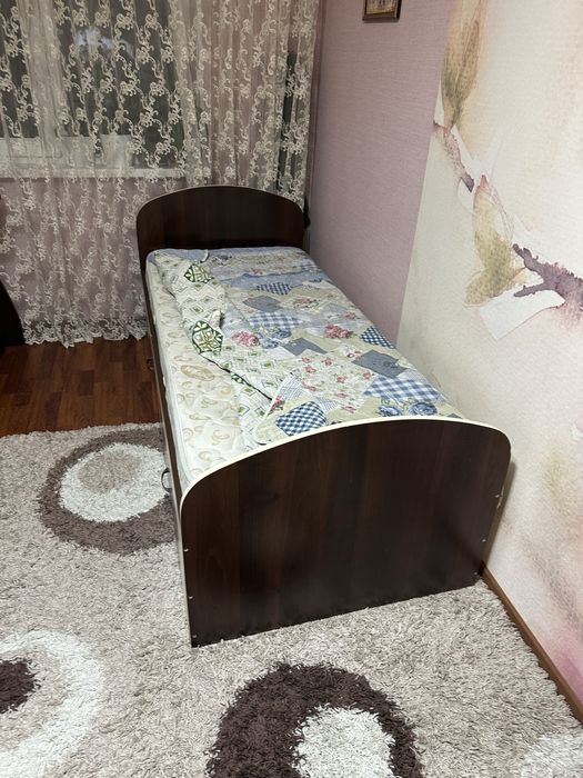 Кровать, шкафы, стол