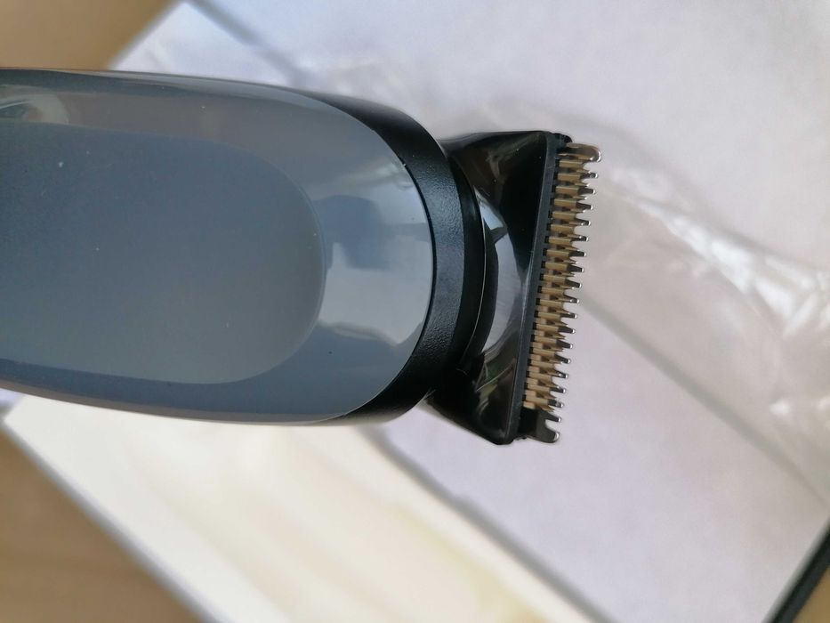 Aparat de tuns multifunctional Braun All-in-One Seria 3 AIO3540 8-in-1, Lama ultra ascutita 6 Piepteni, 1 Perie de curatare, 1 Saculet , 50 minute