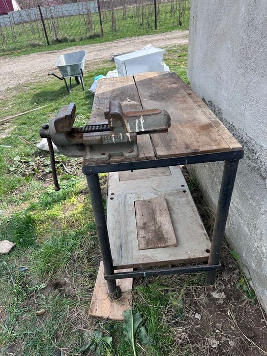 Menghina românească  cu banc de lucru solid