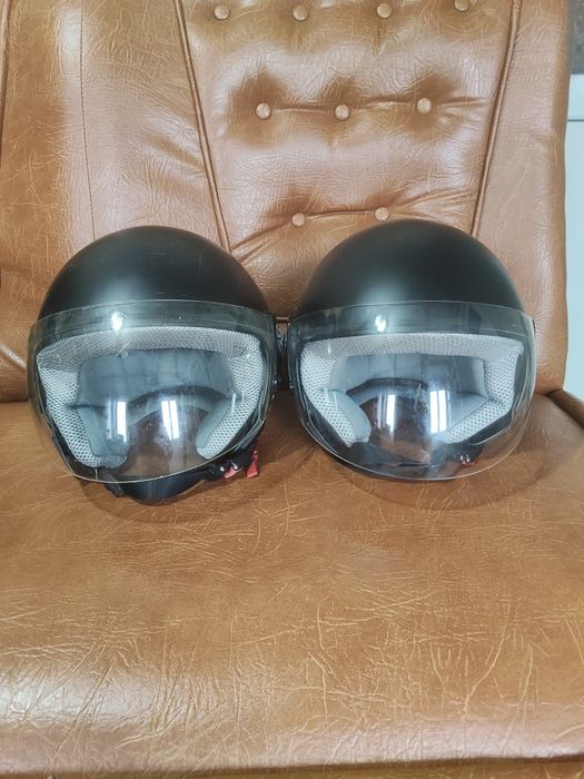 Vând căști moto scuter