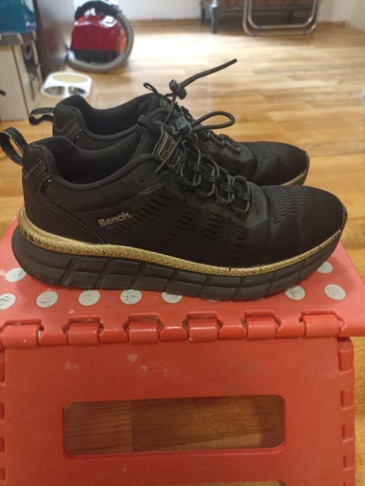 Adidași pentru fete in stare buna