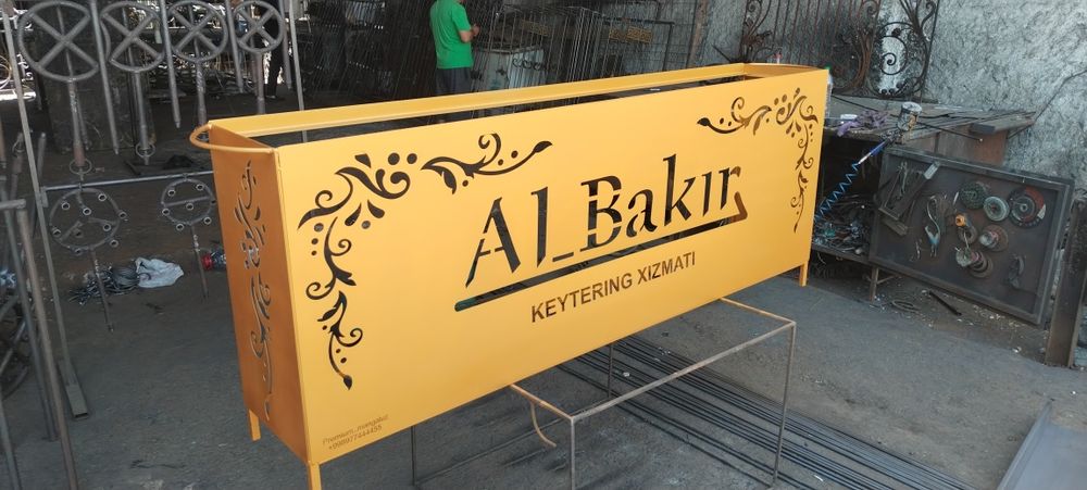 Mangal xoʻra kafe restoran uchun logotipli