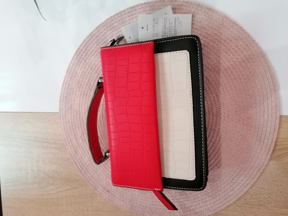 Малка дамска чанта НОВА.