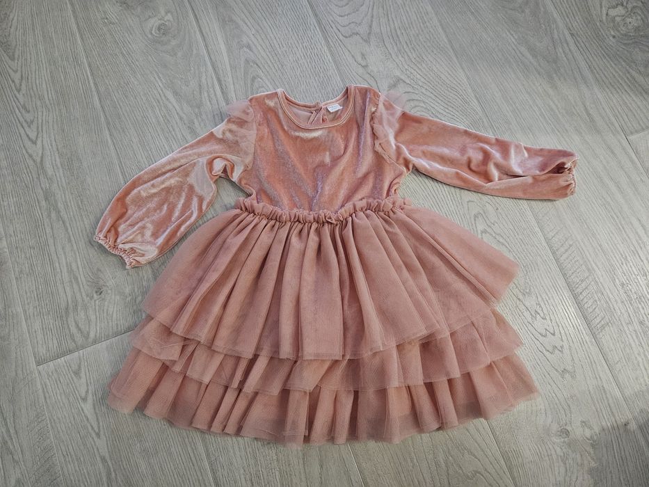 Дрехи за момиченце в нови или изключително запазени 104/110/116см