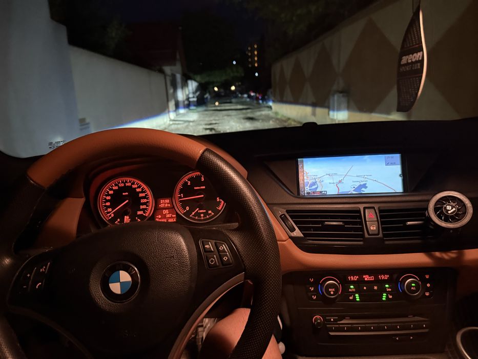 BMW X1, xDrive 4x4, 2.0d 177 CP, 2010, automat, interior piele