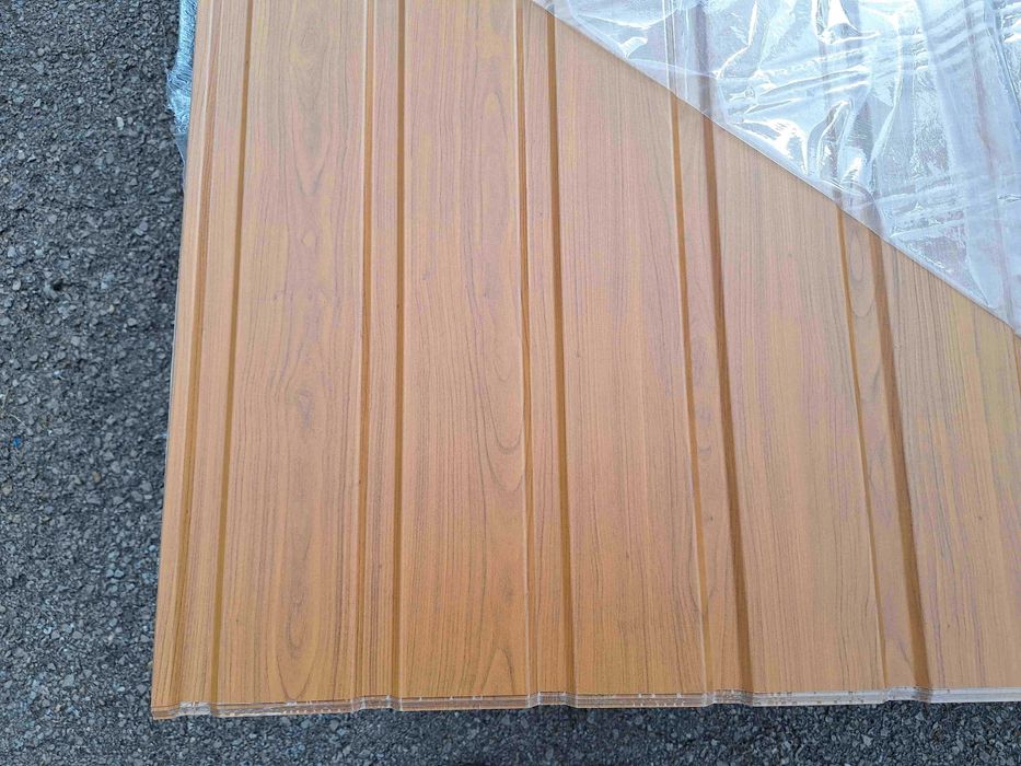 Облицовъчна трапецовидна пластифицирана ламарина с дървесна шарка