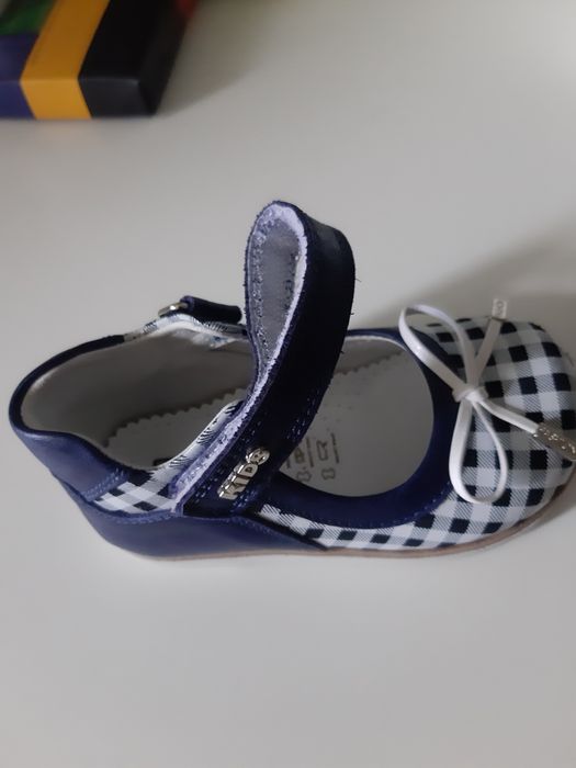 Продам кроссовки Nike на девочку