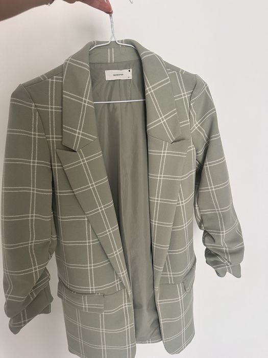 Дамско вталено сако Reserved