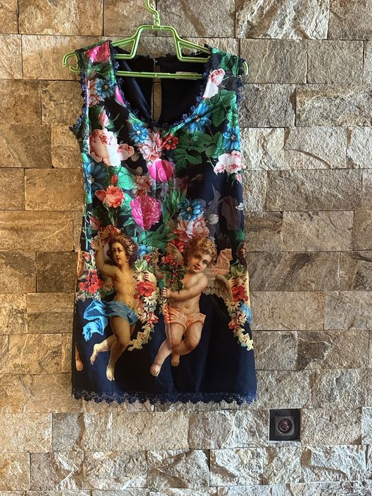 Страхотни рокли.