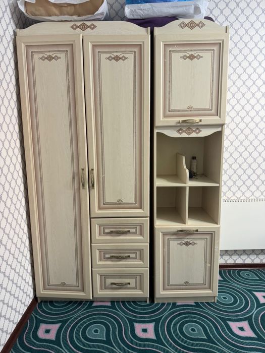 Продам кровати, шкаф, стол