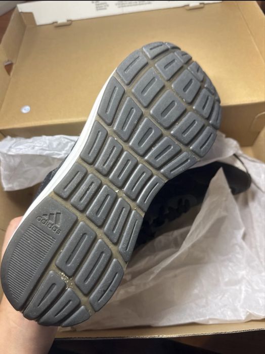 Vând adidași Adidas