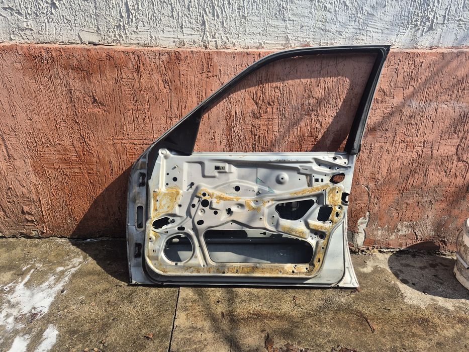 Правая дверь Mercedes W202