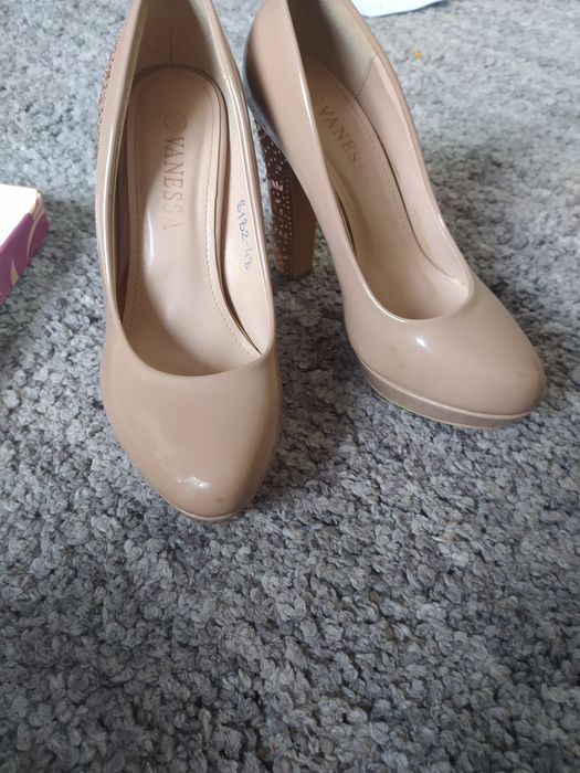 Tufli sotiladi. Razmeri 36