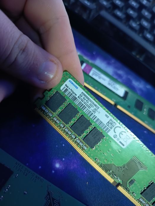 Vand memorie RAM lot sau la bucata