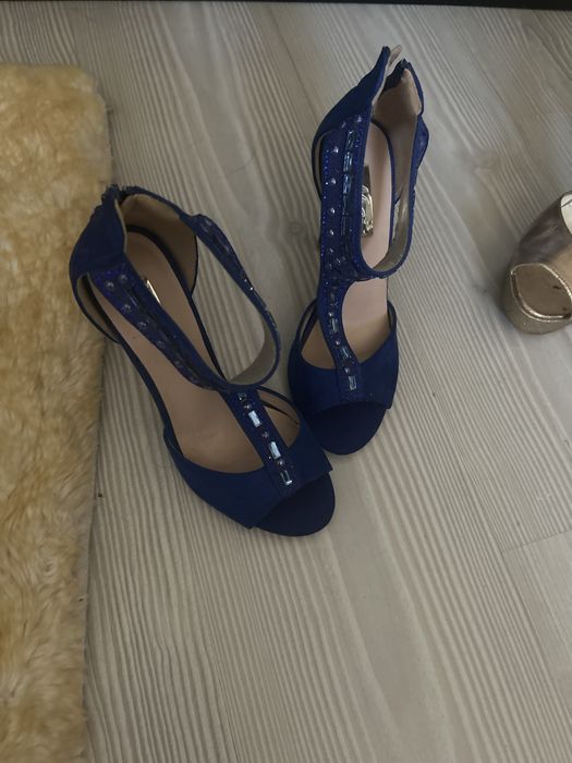 Sandale elegante cu toc subtire