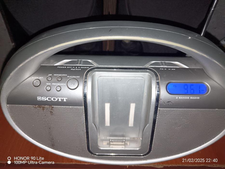 Scott iSX10SL Portable Sound System for iPod with AM/FM Radio - Silver