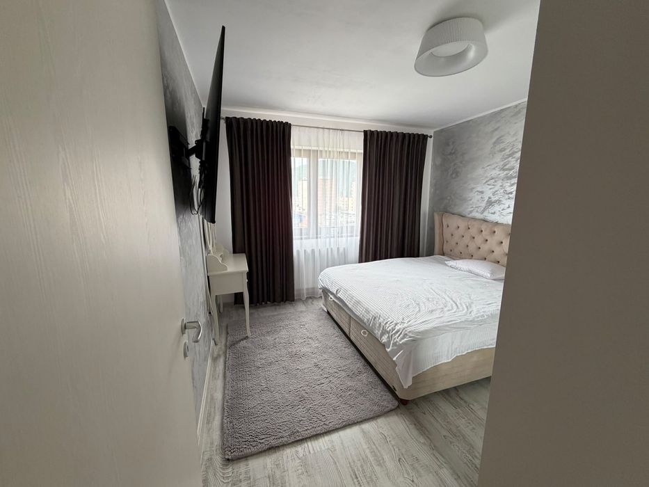 Inchiriez apartament