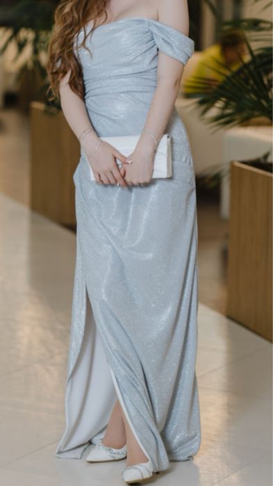 Сребърна бална рокля
