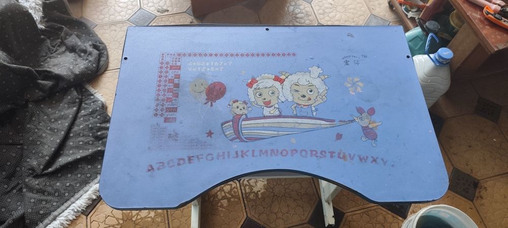 Детский столик с пеналом