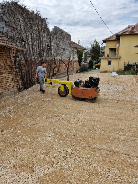 Малък самоходен валяк