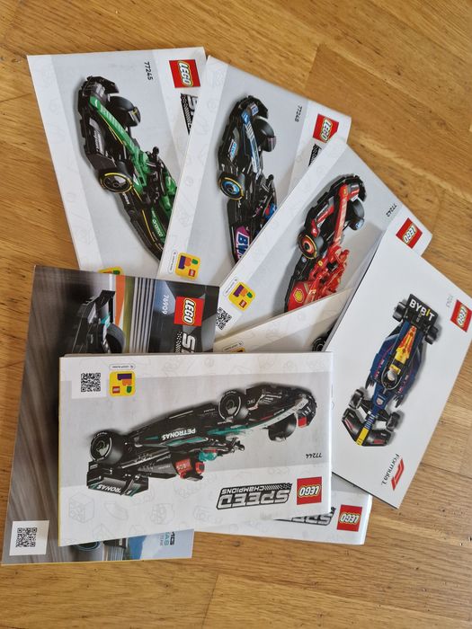 LEGO FORMULA 1 COLECTIE 10 masinute si  panou perete cu lumina LED RGB