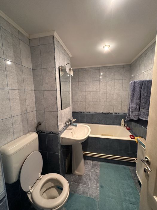 Apartament/2 bai, 4 camere,bucatarie.
