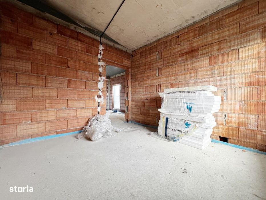 Duplex despartit prin camera tehnica, 121mp utili,350mp teren -Mosnita