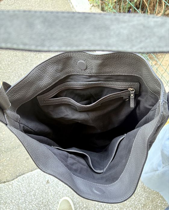 Geantă hobo Coccinelle din piele întoarsă naturală / gri