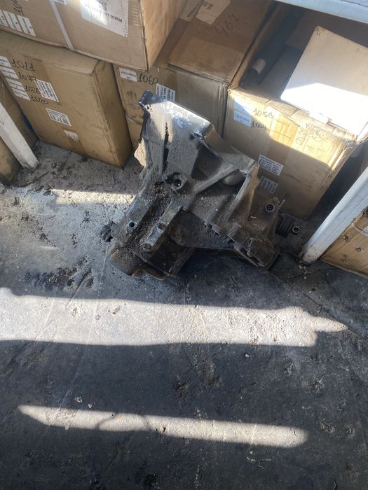 Двигатель с каробкой и навесом