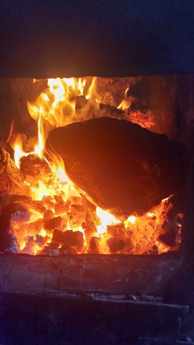 Уголь в мешках камни