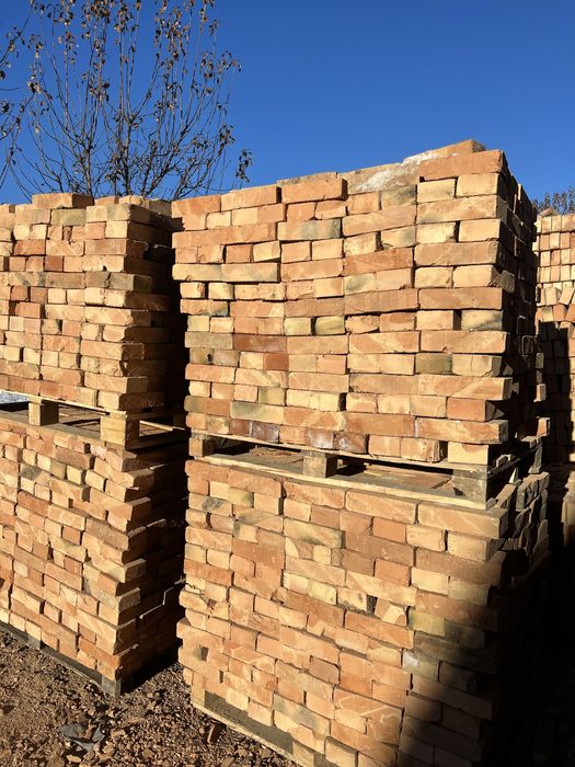 Красный кирпичи новый