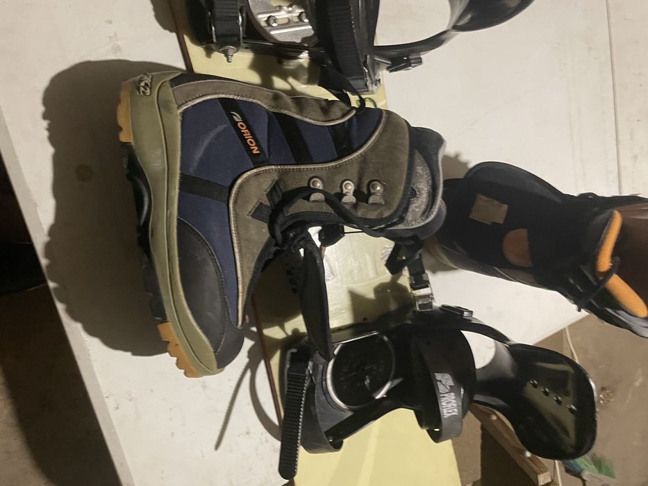 сноуборт с ботуши за него