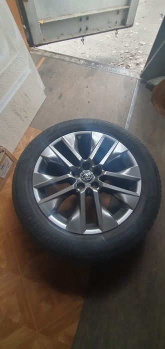 Комплект оригинальных дисков с летней резиной