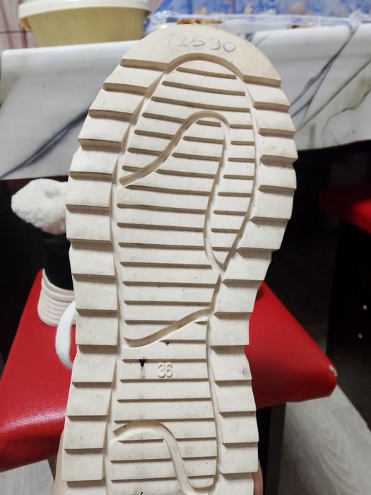 Продам зимние ботинки