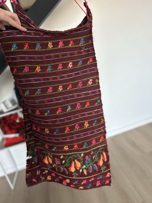 Costum popular autentic oltenesc vechi (~100 ani) – ie, fotă și catrințe țesute manual