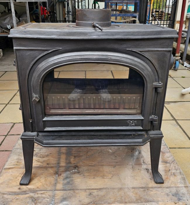 Чугунена камина - двулицева