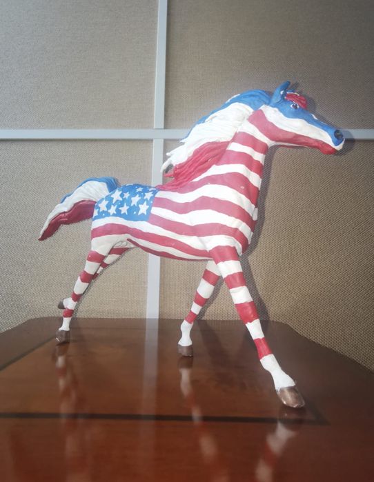 Колекционерска антикварна фигура  кон персонализиран модел на Breyer