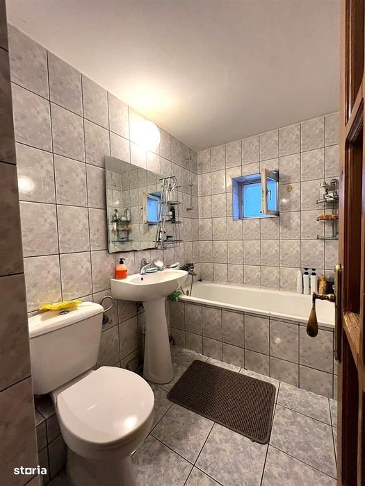 Ap 4 camere l 2 bai l 2 balcoane l Etaj 3 din 4