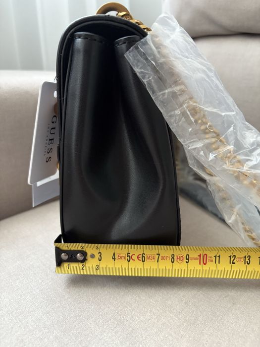 Лимитиран модел чанта Guess