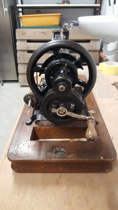 Шевна машина - ръчна.