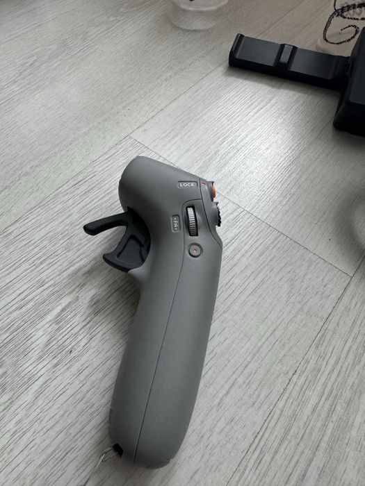 Dji googles integra, rc motion controller 2,2 baterii avata 1 cu dock,avata 1 lovita( pentru piese sau reparat)