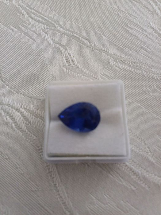 Сертифициран 9,50 kt. танзанит