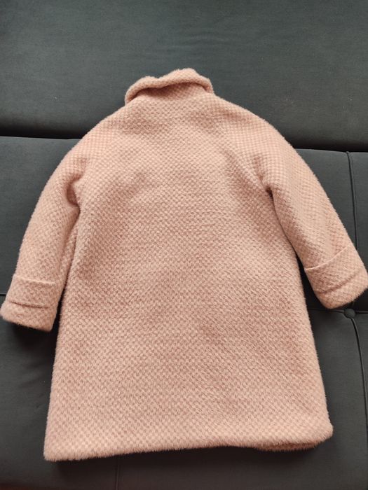 Продам пальто для девочки