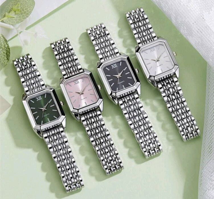 Дамски моден кварцов часовник