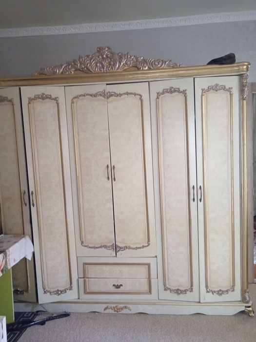 Дубайский шифонер сотилади