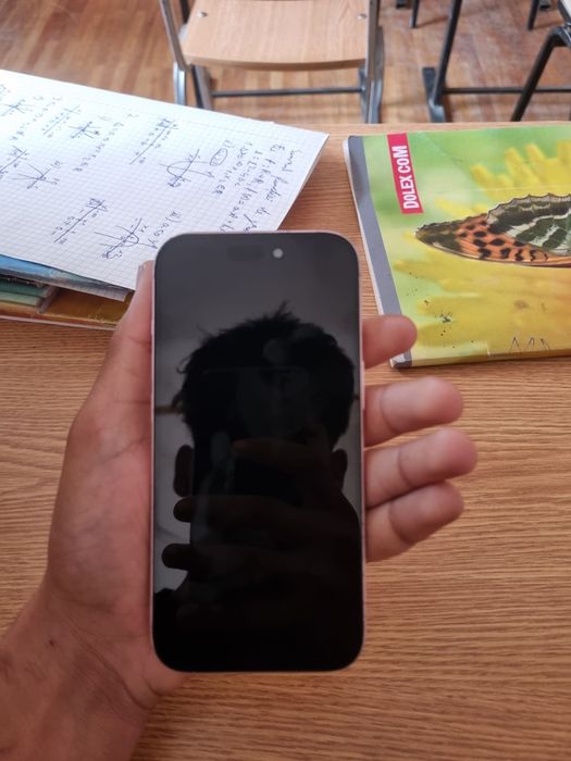 schimb iphone 15 sparte spatele cu un iphone 14 pro!!